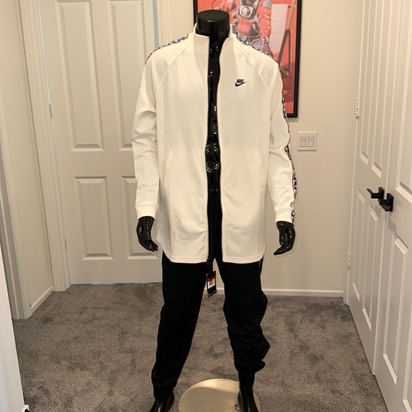 Nike Track Jacket AJ2681 NEW! - Picture 1 of 7